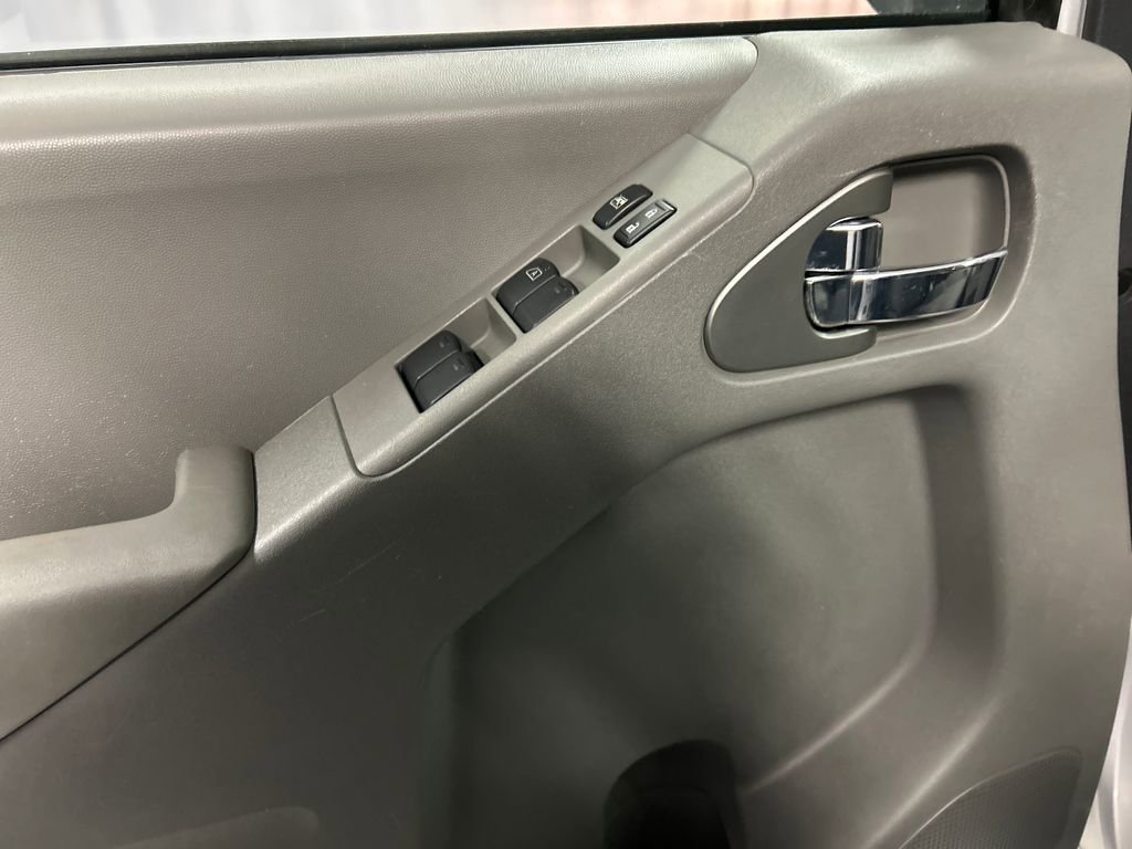 Used 2020 Nissan Frontier S image 12