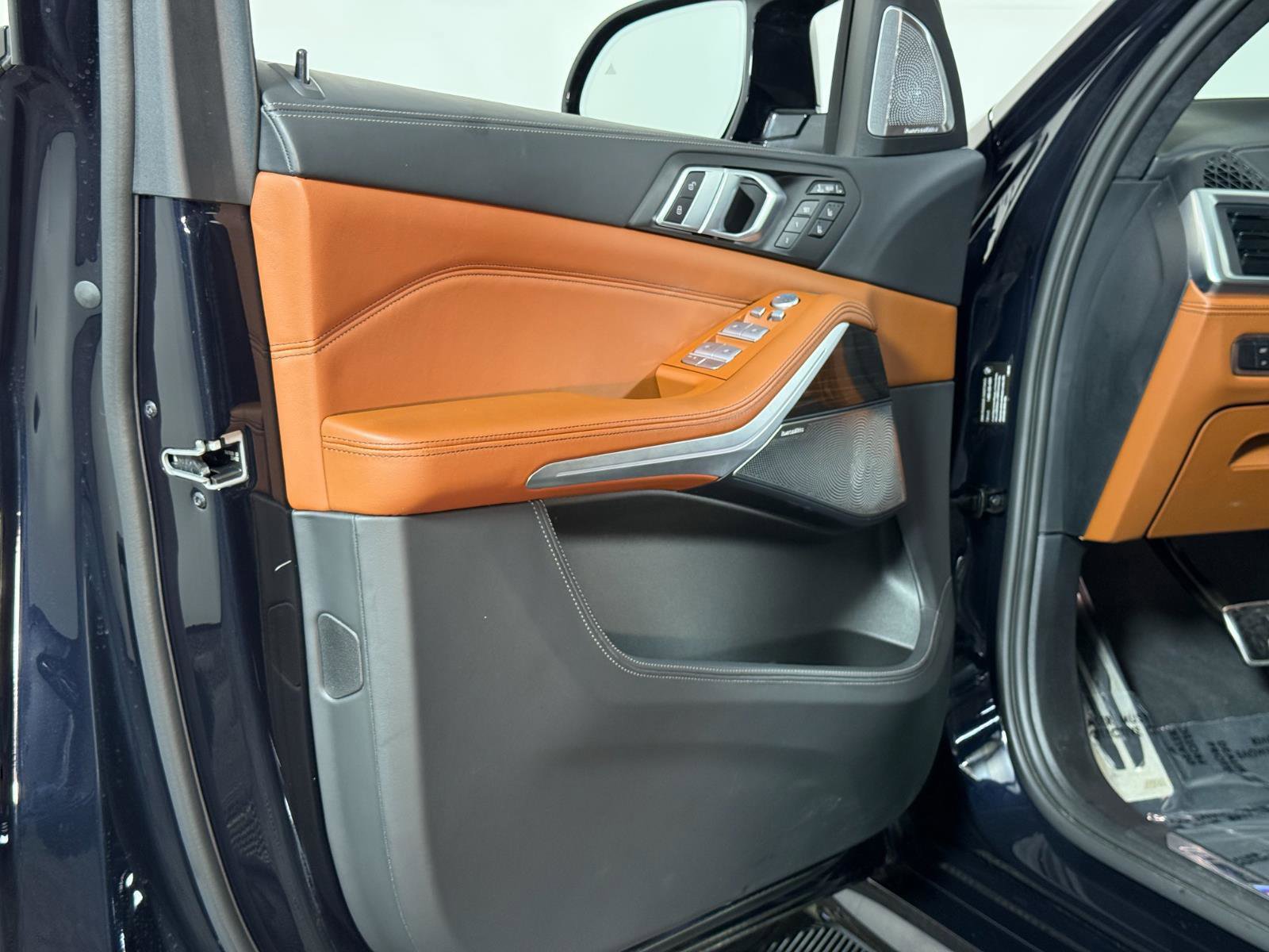 Used 2023 BMW X7 M60i w/ Executive Package image 26