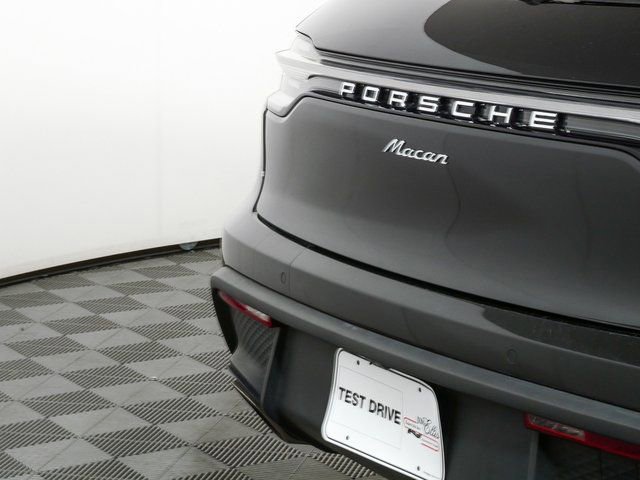 Certified 2023 Porsche Macan Turbo image 38