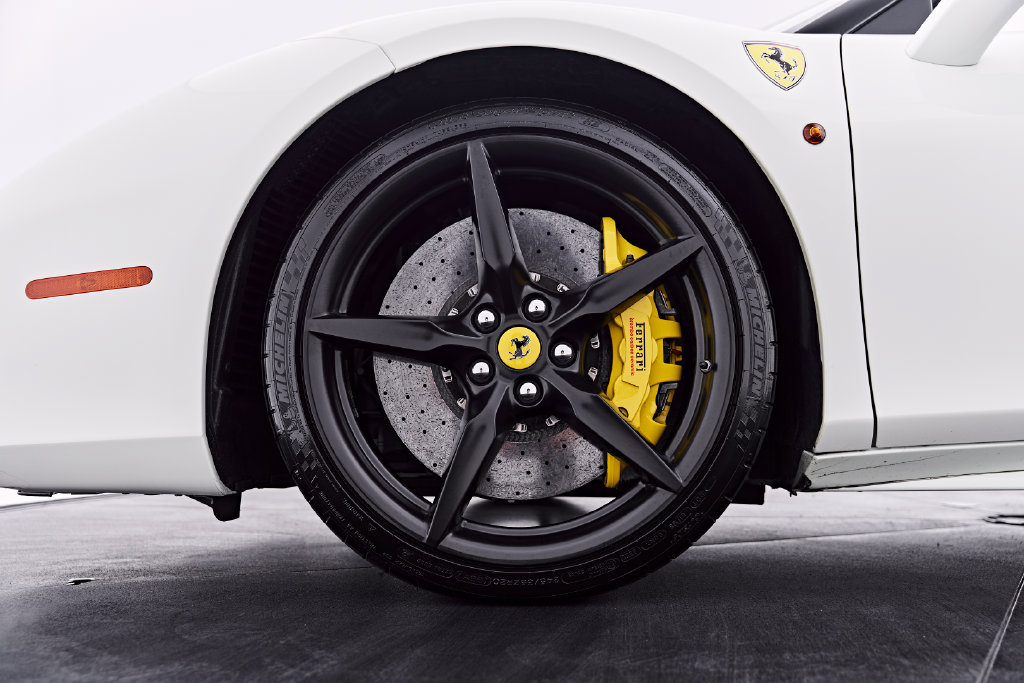Used 2019 Ferrari 488 Spider RWD image 3