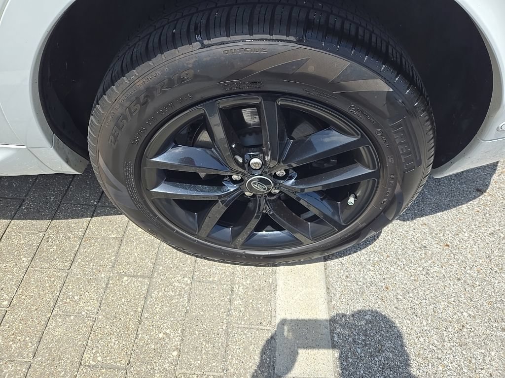 Certified 2025 Land Rover Discovery Sport S AWD/4WD image 9