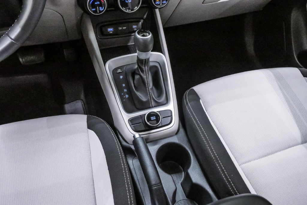 Certified 2024 Hyundai Venue SEL FWD image 19
