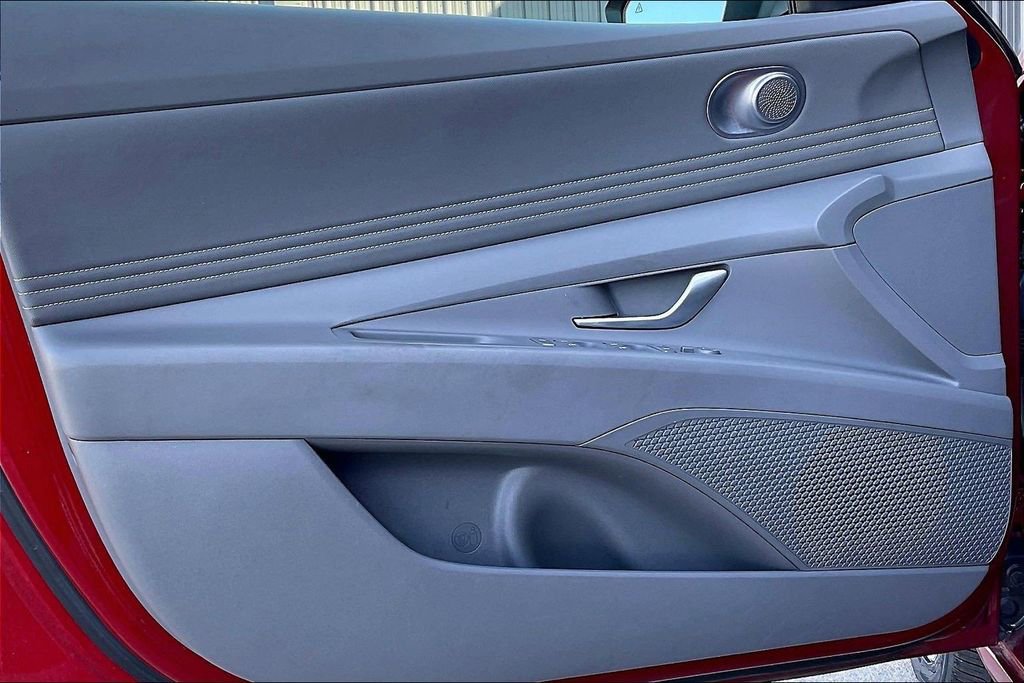 Used 2025 Hyundai Elantra SEL image 22