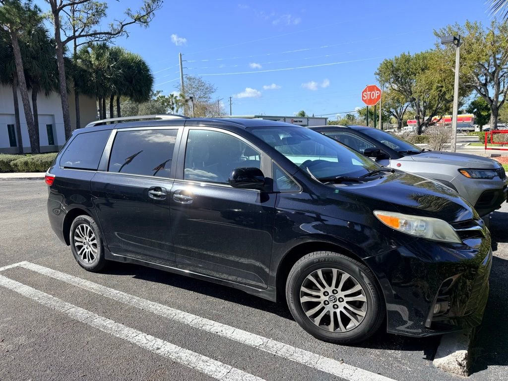 Used 2020 Toyota Sienna XLE w/ XLE Navigation Package FWD image 1
