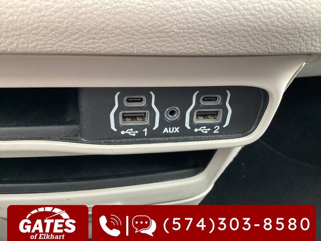 Used 2023 Chrysler Pacifica Touring-L FWD image 22
