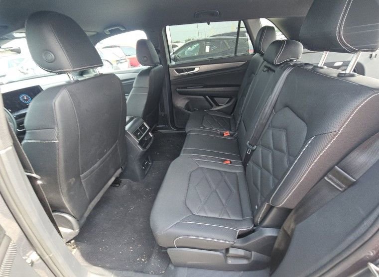 Used 2025 Volkswagen Atlas Cross Sport SE FWD image 5