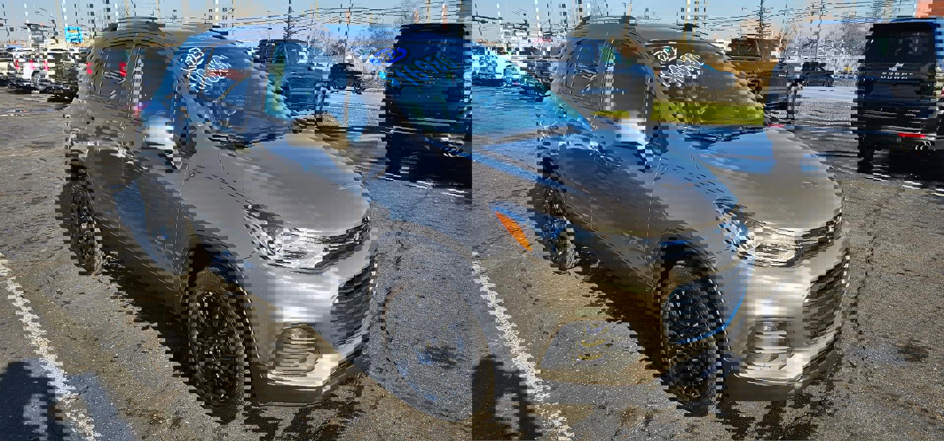 Used 2022 Chevrolet Trax LT w/ Sport Edition image 1