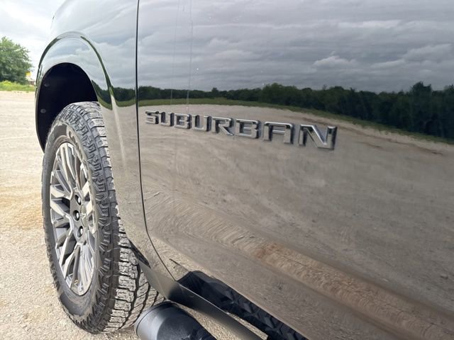 Used 2025 Chevrolet Suburban Z71 AWD/4WD image 11