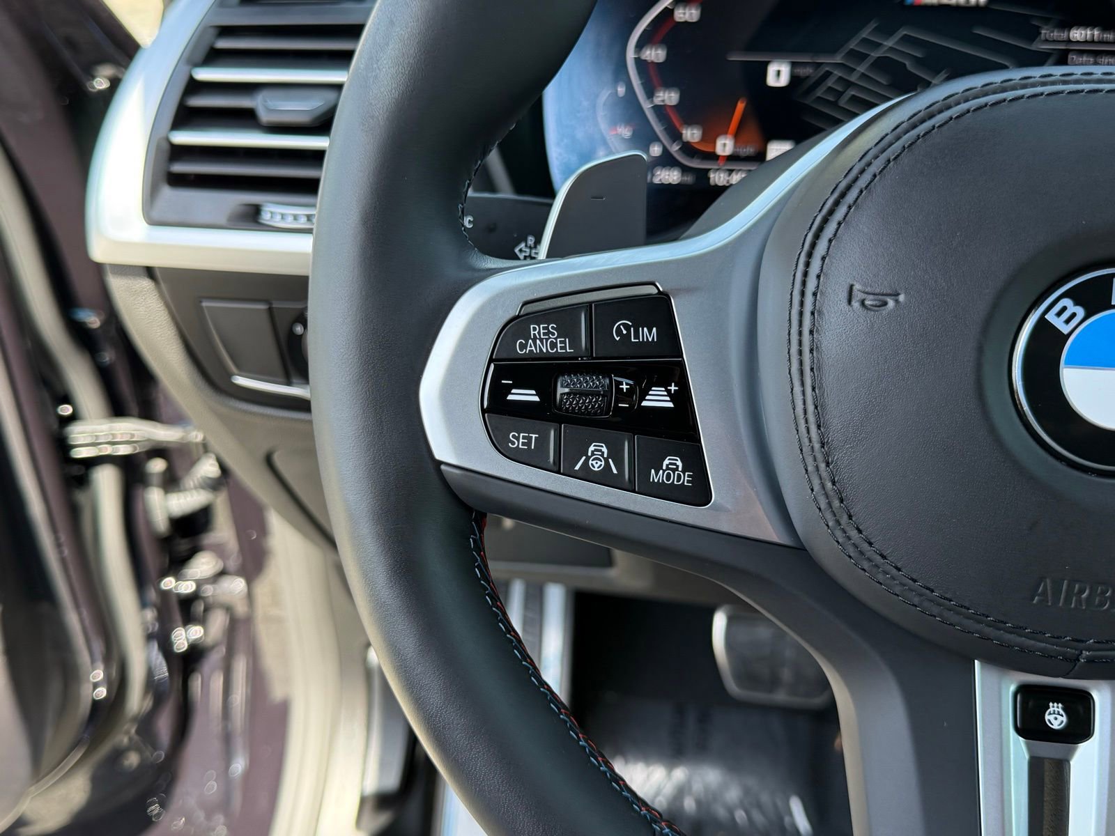 Used 2025 BMW X4 M40i AWD/4WD image 26