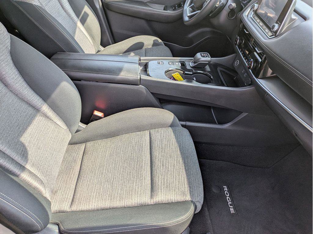 Used 2021 Nissan Rogue SV image 31