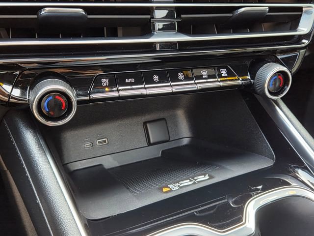 Used 2025 Chevrolet Traverse High Country FWD image 34