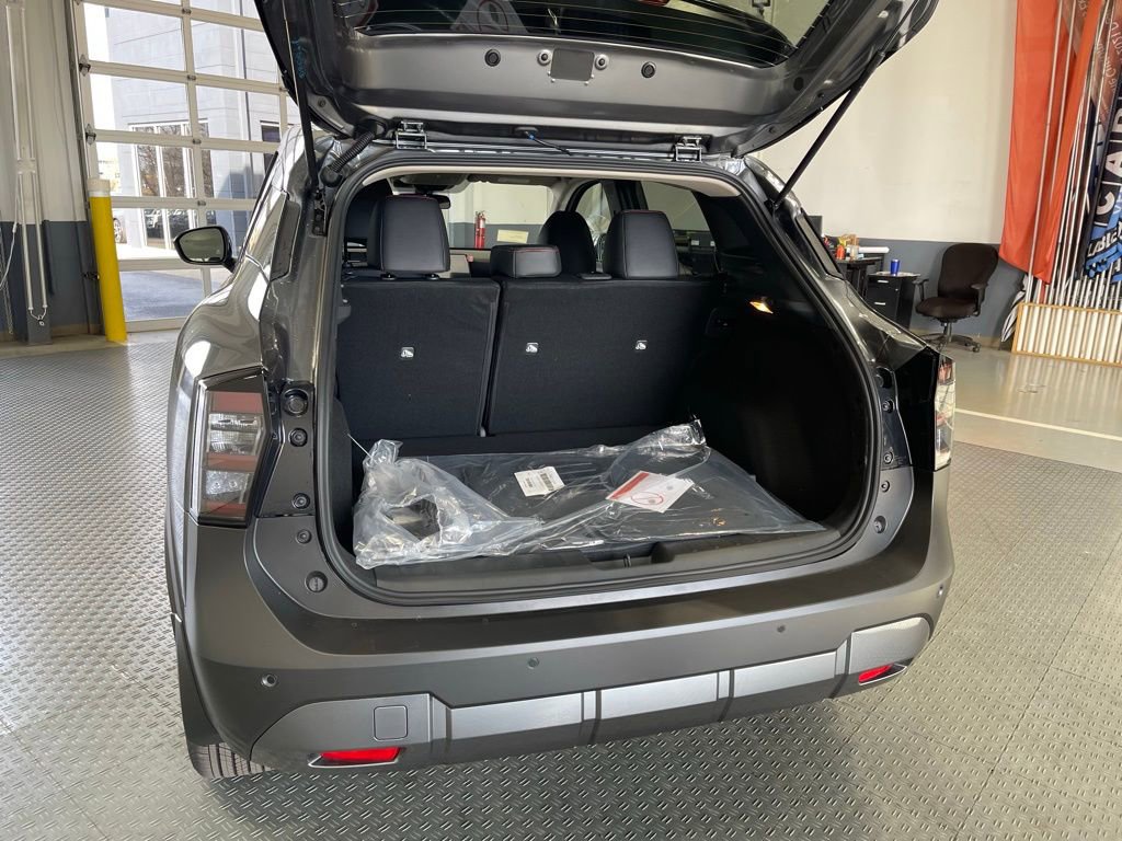 New 2026 Nissan Kicks SR w/ Cold Weather Package image 7