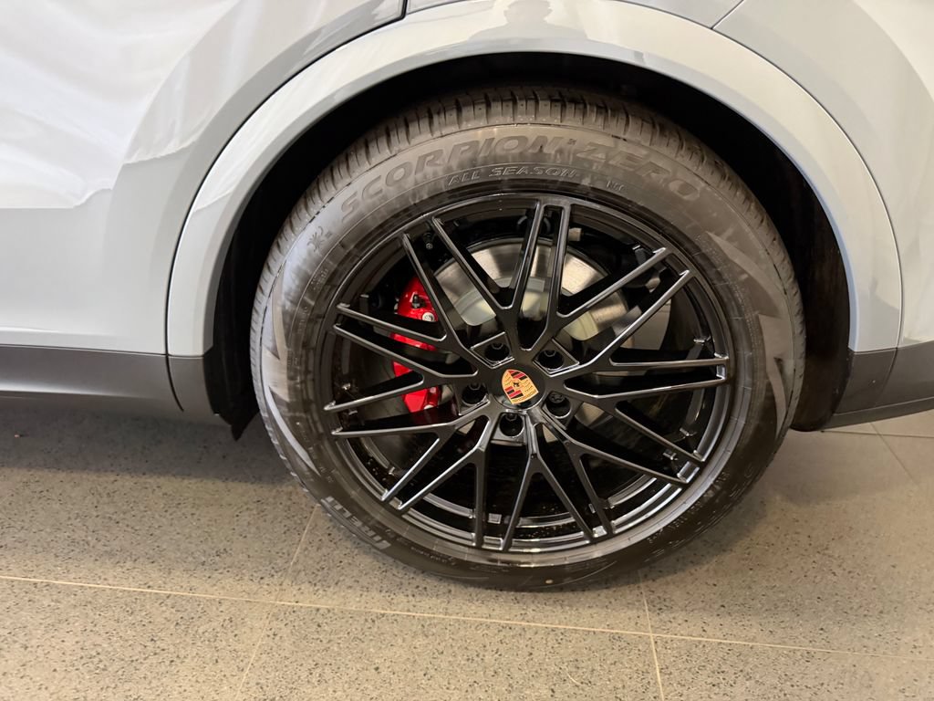 New 2026 Porsche Cayenne S AWD/4WD image 11