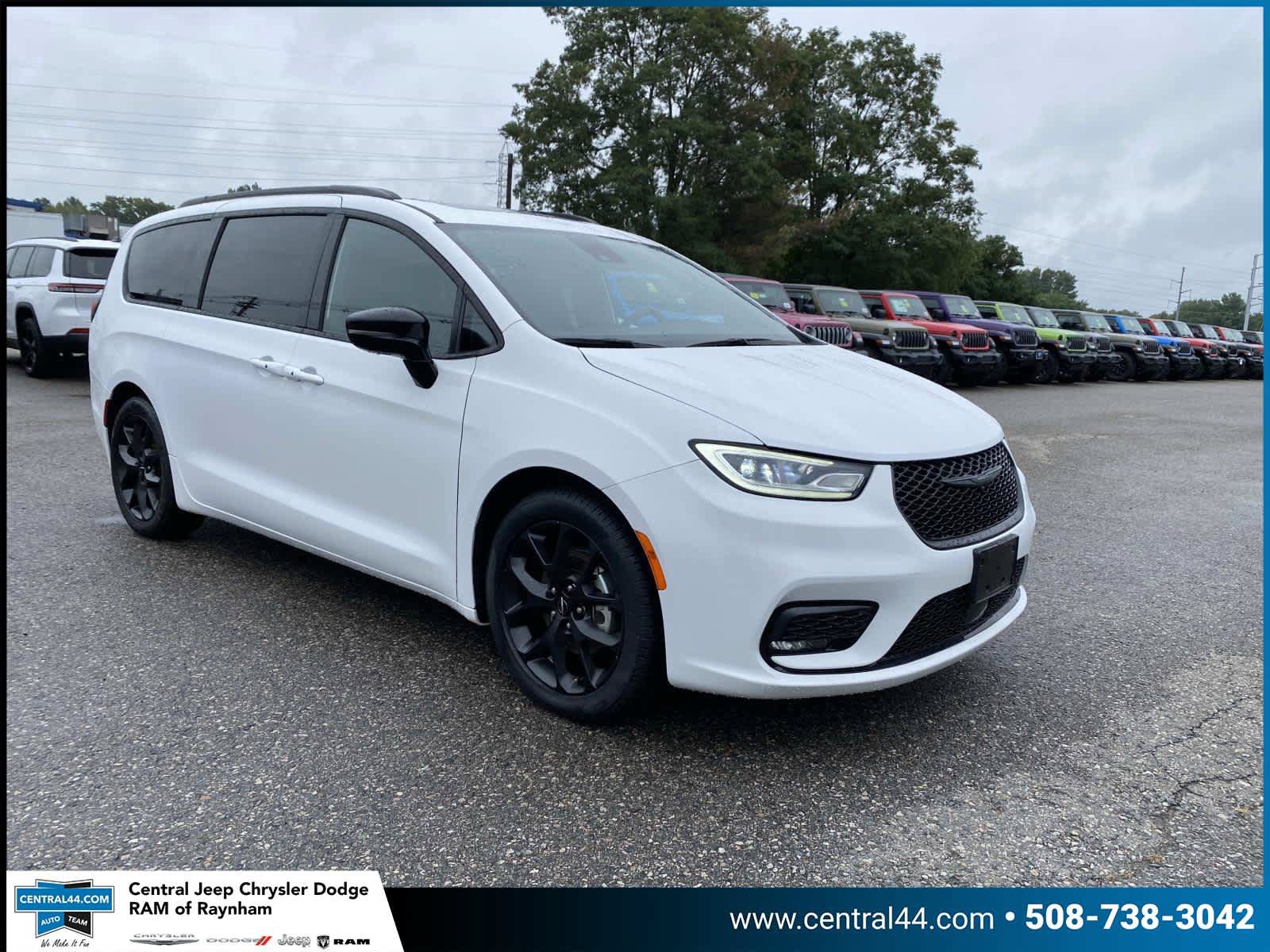 Used 2025 Chrysler Pacifica Limited