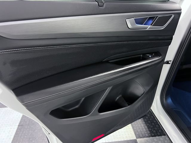 Certified 2024 Volkswagen Atlas Cross Sport SE w/ Panoramic Sunroof Package FWD image 18