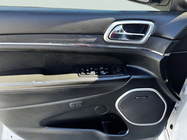 Used 2015 Jeep Grand Cherokee SRT image 18
