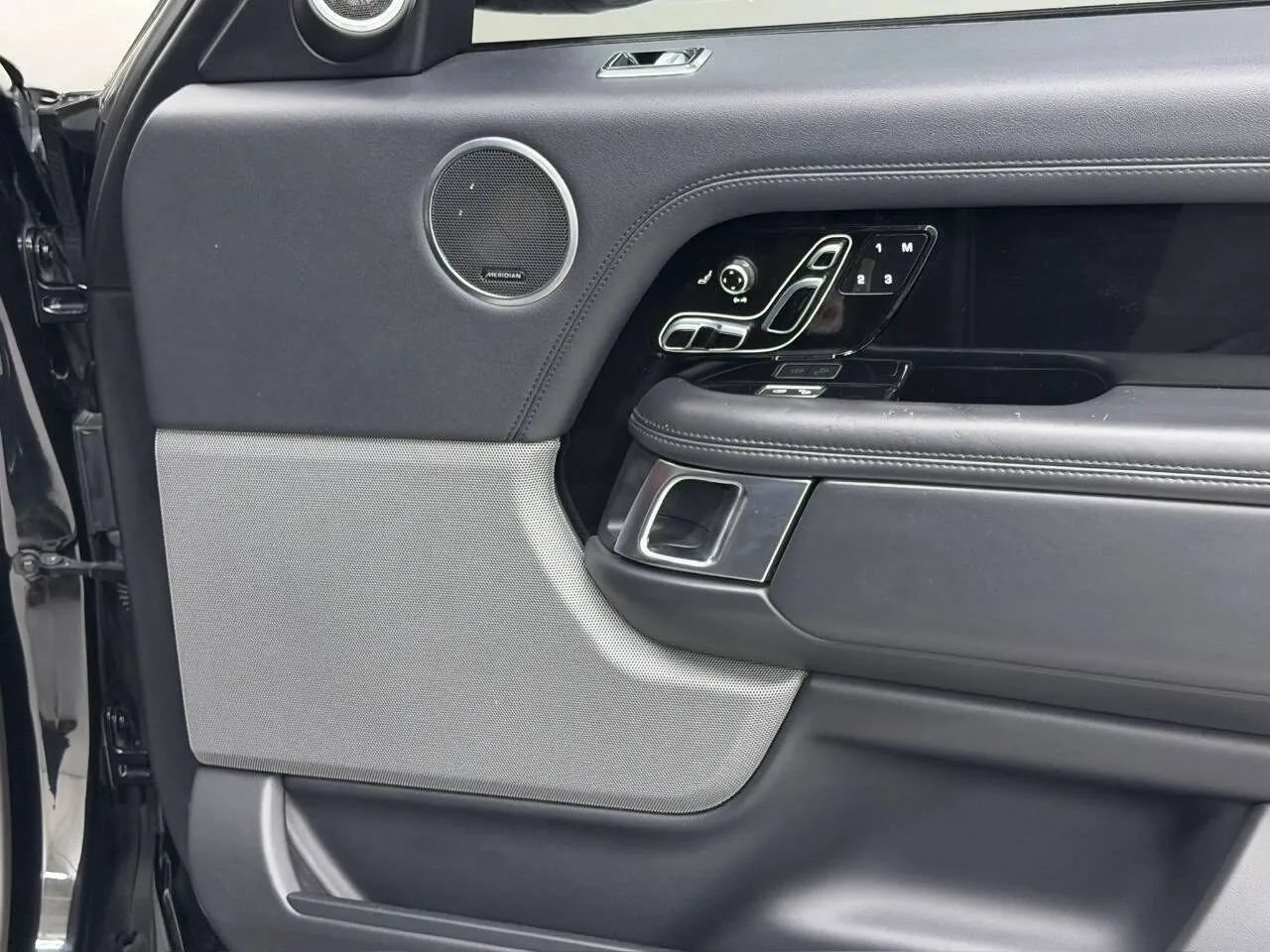 Used 2018 Land Rover Range Rover Supercharged AWD/4WD image 19