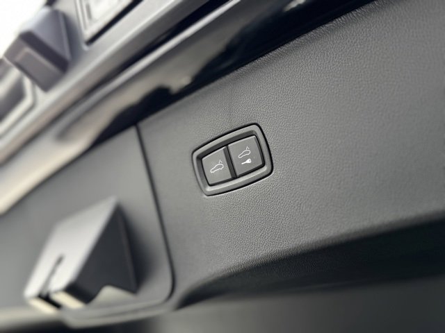 Certified 2025 Porsche Cayenne Coupe image 37