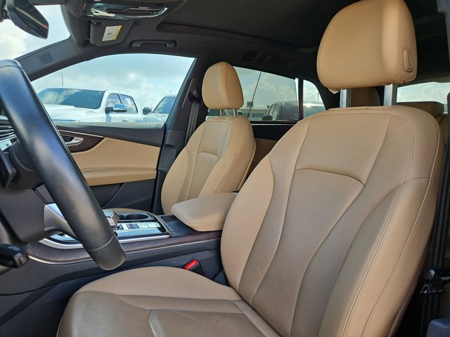 Used 2020 Audi Q8 Prestige w/ Prestige Package image 16