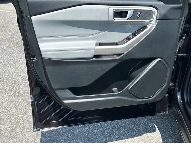 Used 2024 Ford Explorer XLT w/ Equipment Group 202A AWD/4WD image 10