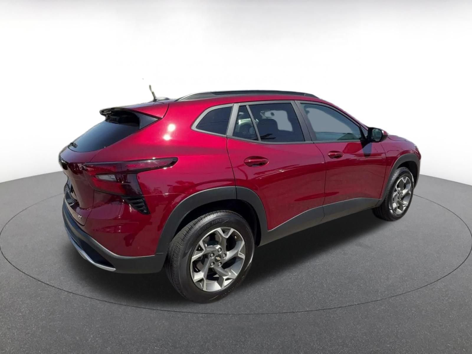 Used 2025 Chevrolet Trax LT w/ LT Convenience Package FWD image 14