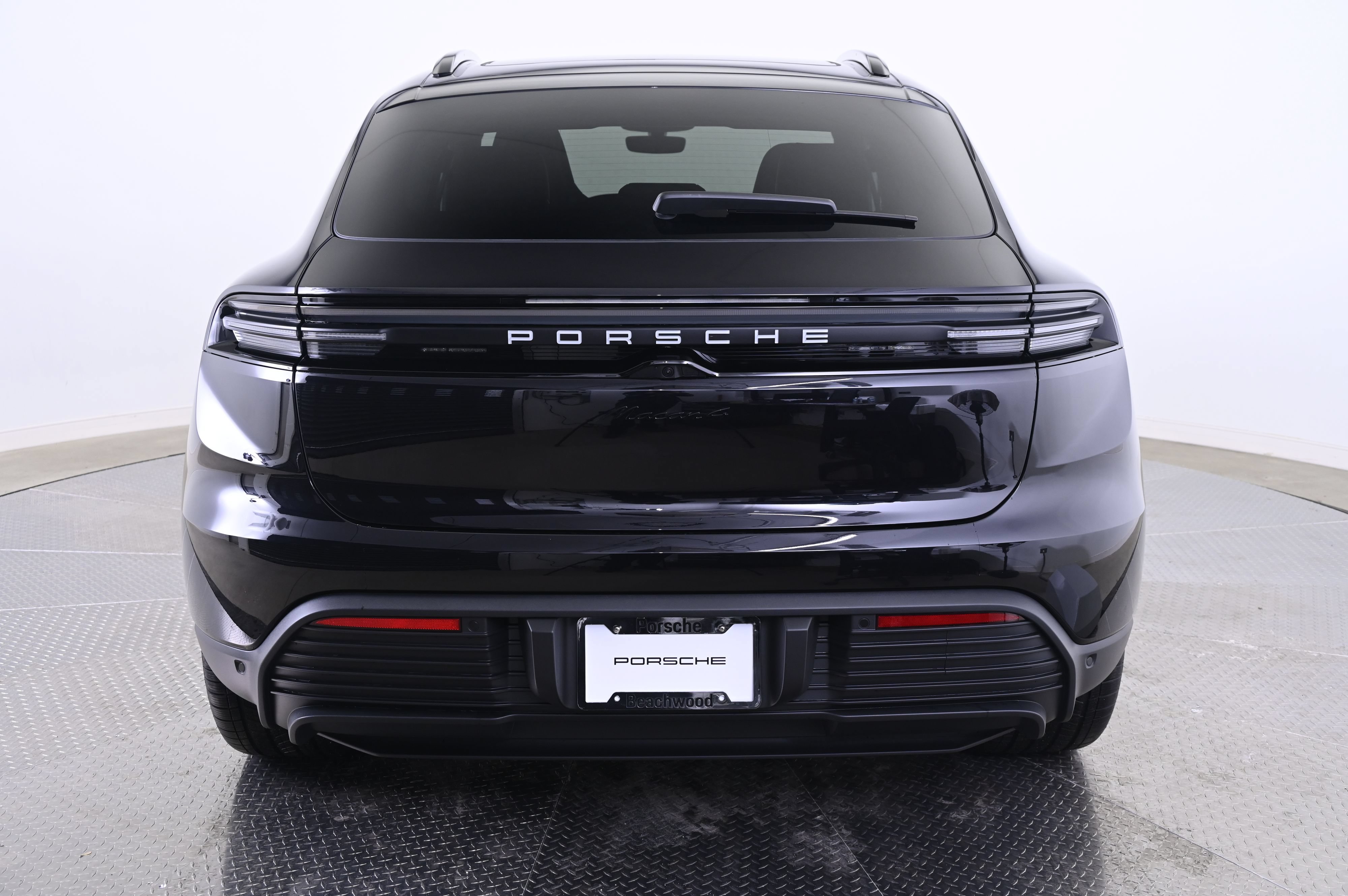 Certified 2025 Porsche Macan 4 Electric AWD/4WD image 6