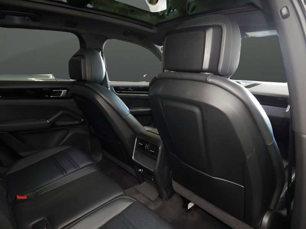 Used 2023 Porsche Cayenne image 33