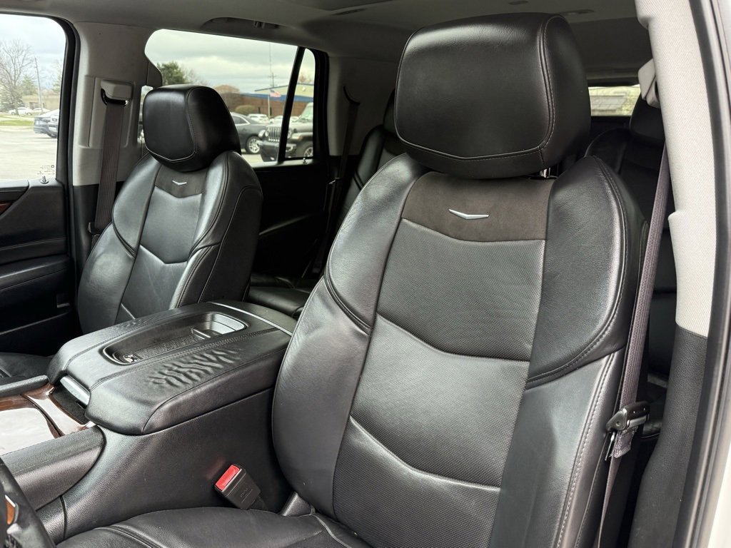 Used 2017 Cadillac Escalade Luxury image 10