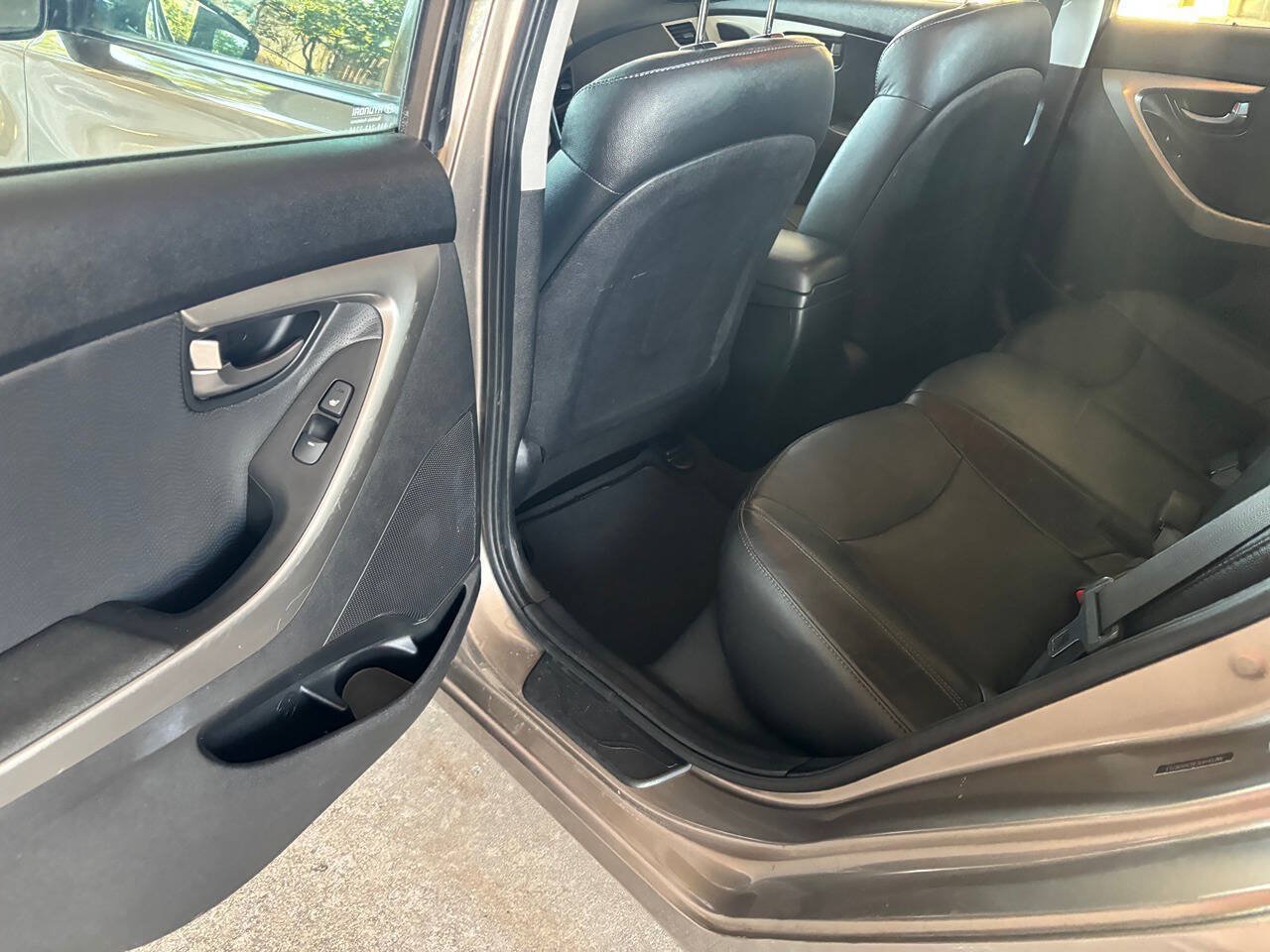 Used 2012 Hyundai Elantra Limited FWD image 16