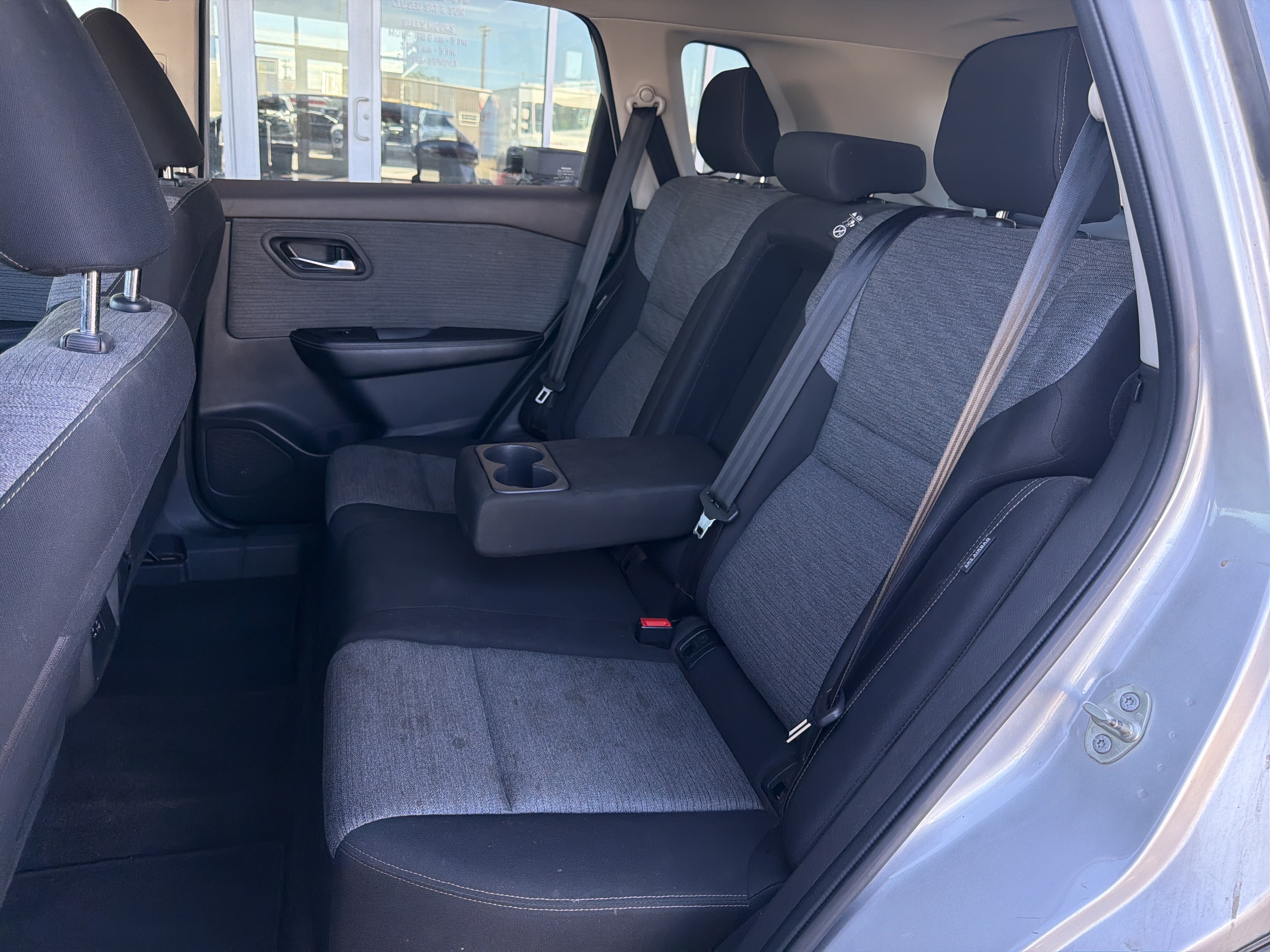 Used 2023 Nissan Rogue SV FWD image 9