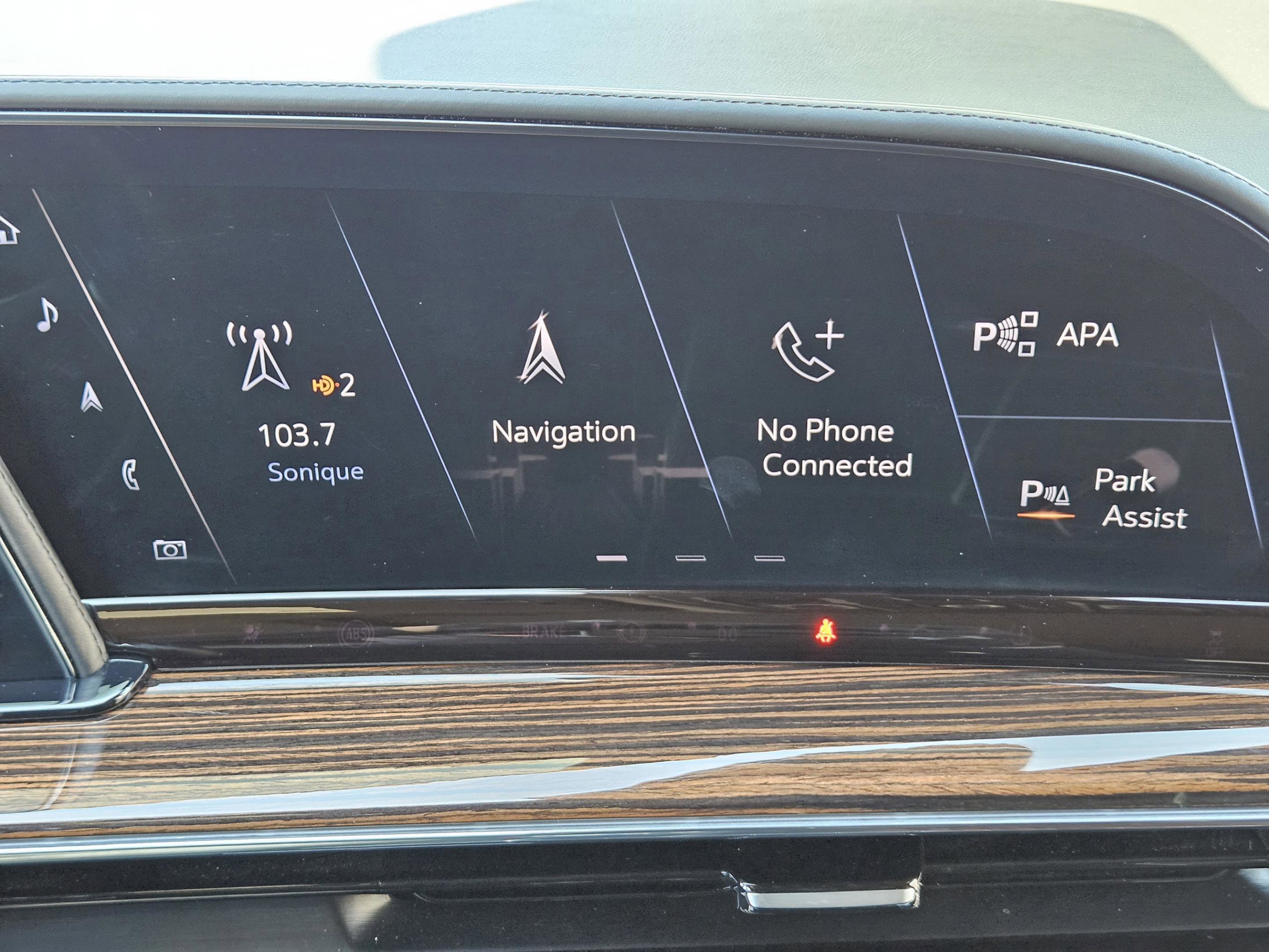 Used 2021 Cadillac Escalade Premium Luxury image 9