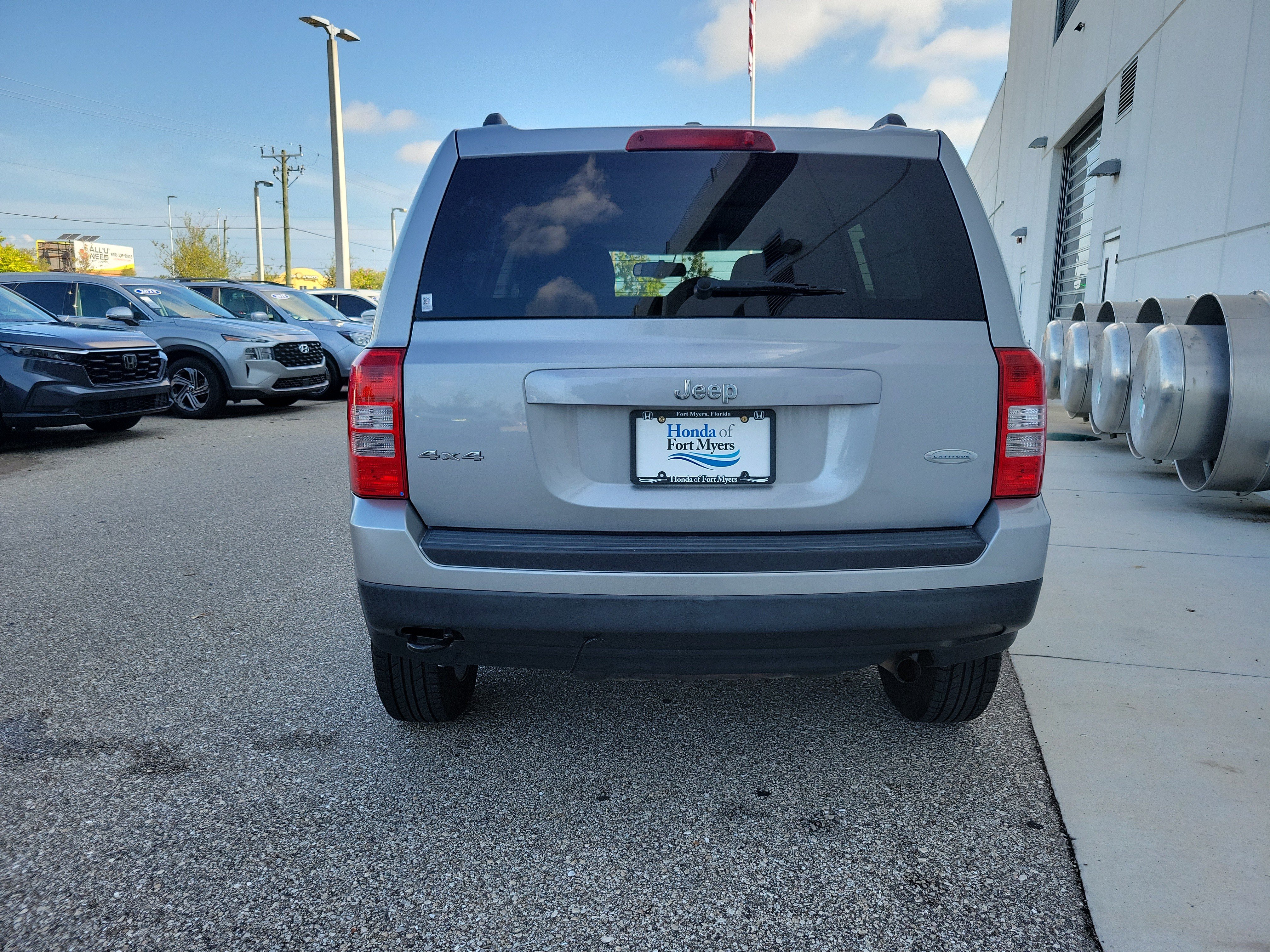 Used 2014 Jeep Patriot Latitude w/ All Weather Capability Group AWD/4WD image 5