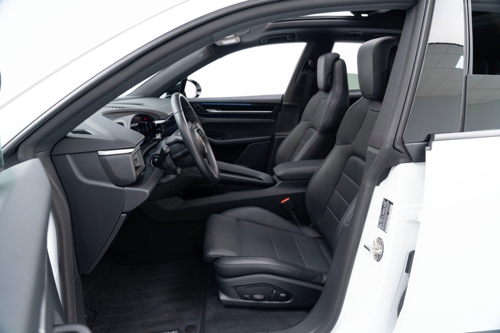 Certified 2024 Porsche Macan 4 Electric image 19