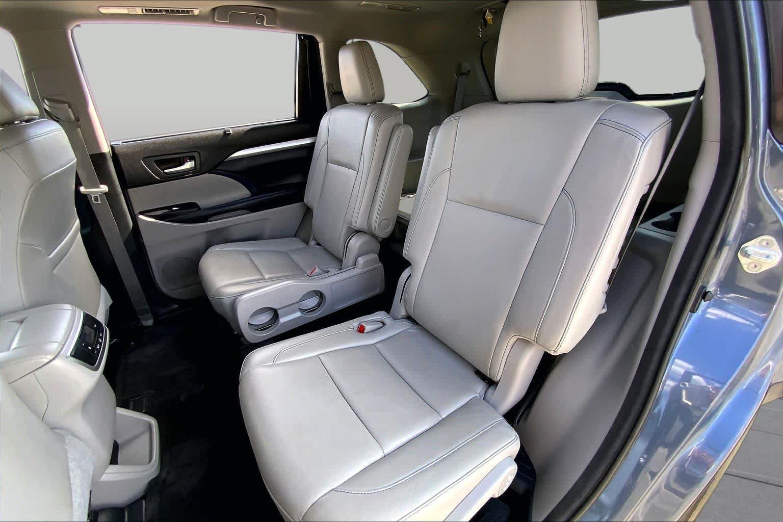Used 2018 Toyota Highlander XLE FWD image 20