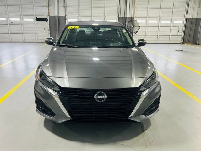 Used 2025 Nissan Altima 2.5 S FWD image 12