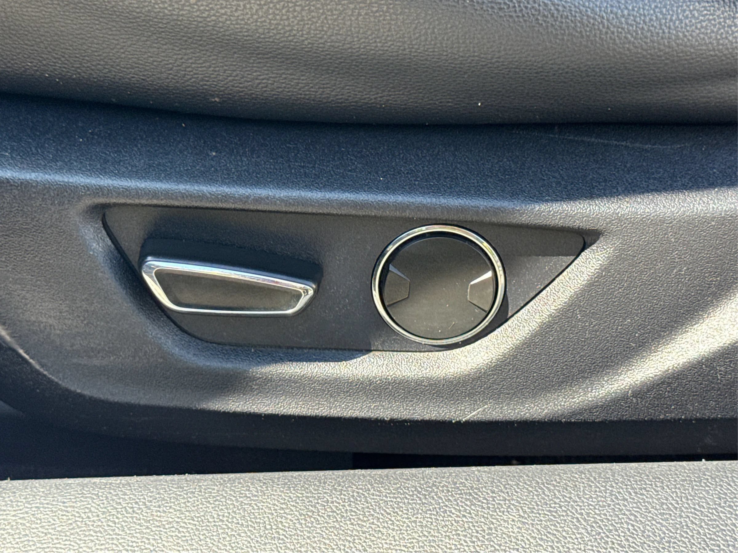 Used 2019 Ford Mustang Premium RWD image 38