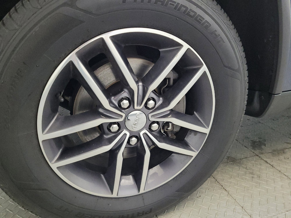 Used 2019 Jeep Grand Cherokee Limited image 31