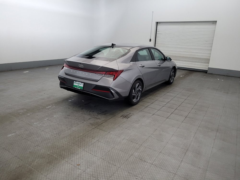 Used 2025 Hyundai Elantra SEL FWD image 9