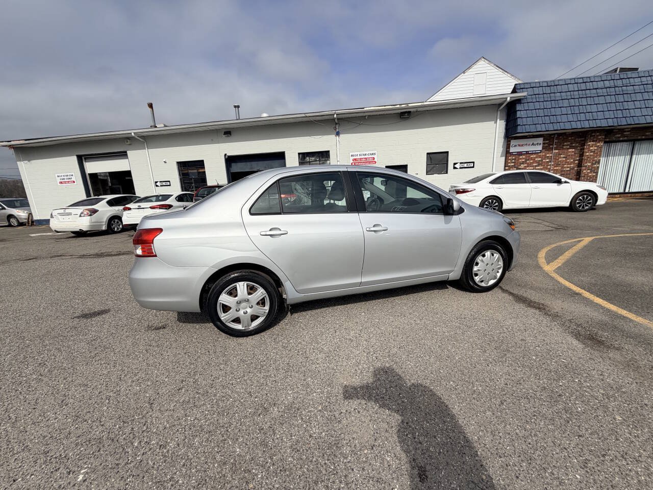 Used 2009 Toyota Yaris Sedan w/ Convenience Pkg FWD image 7