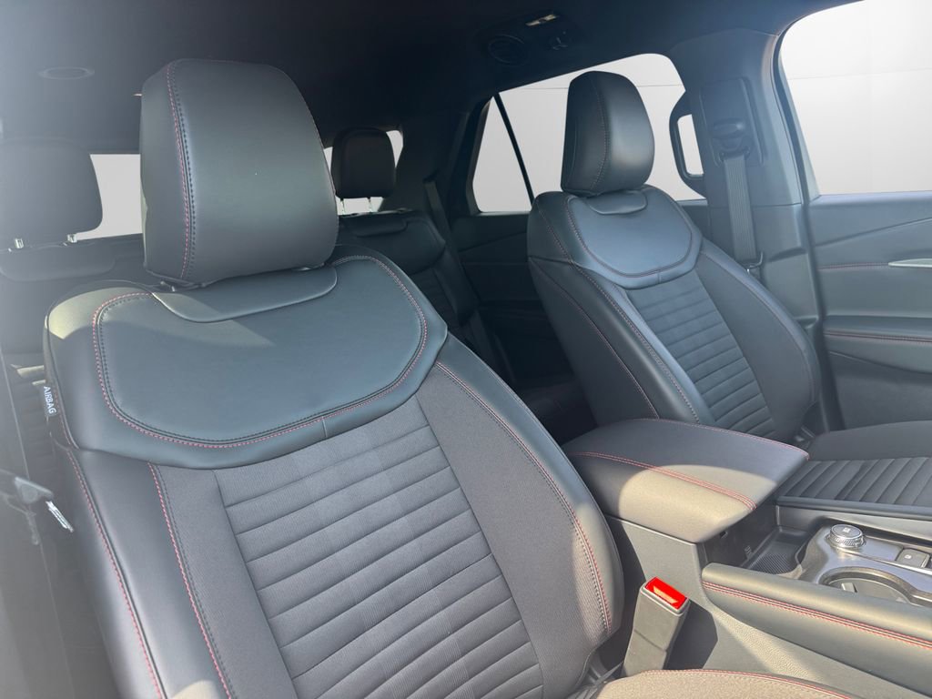 New 2026 Ford Explorer ST-Line w/ ST-Line Street Pack image 15