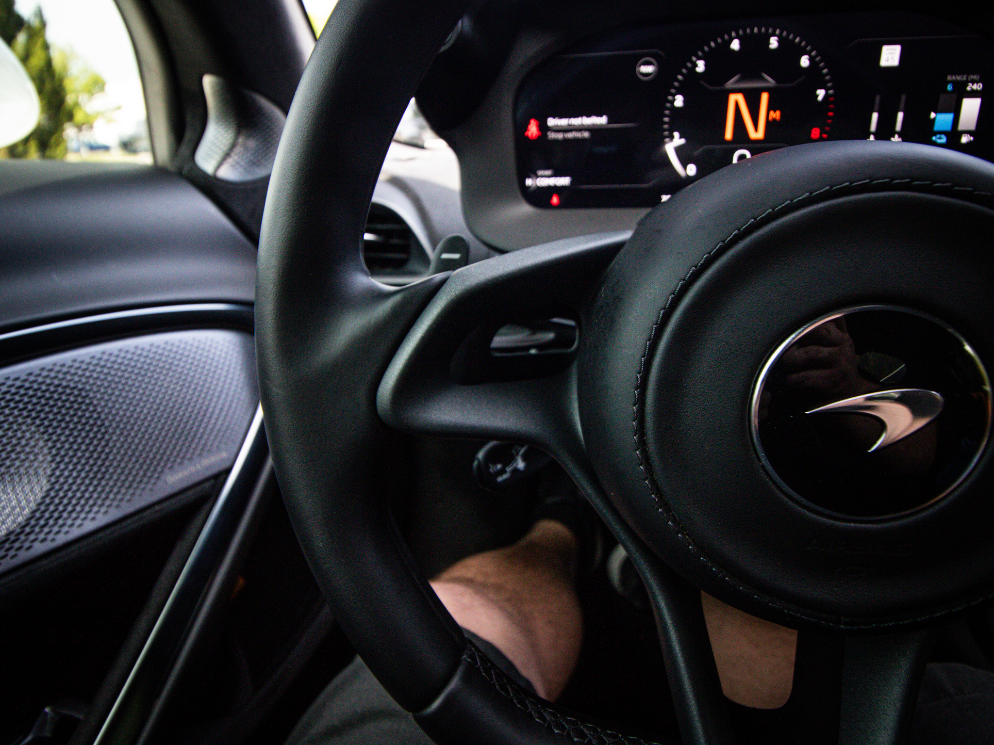 Used 2025 McLaren Artura RWD image 19