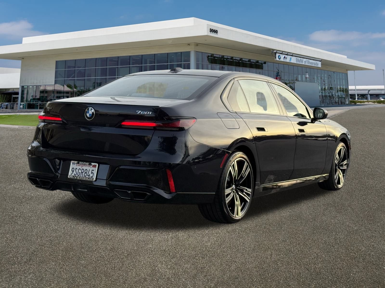 Used 2025 BMW 760i xDrive image 10