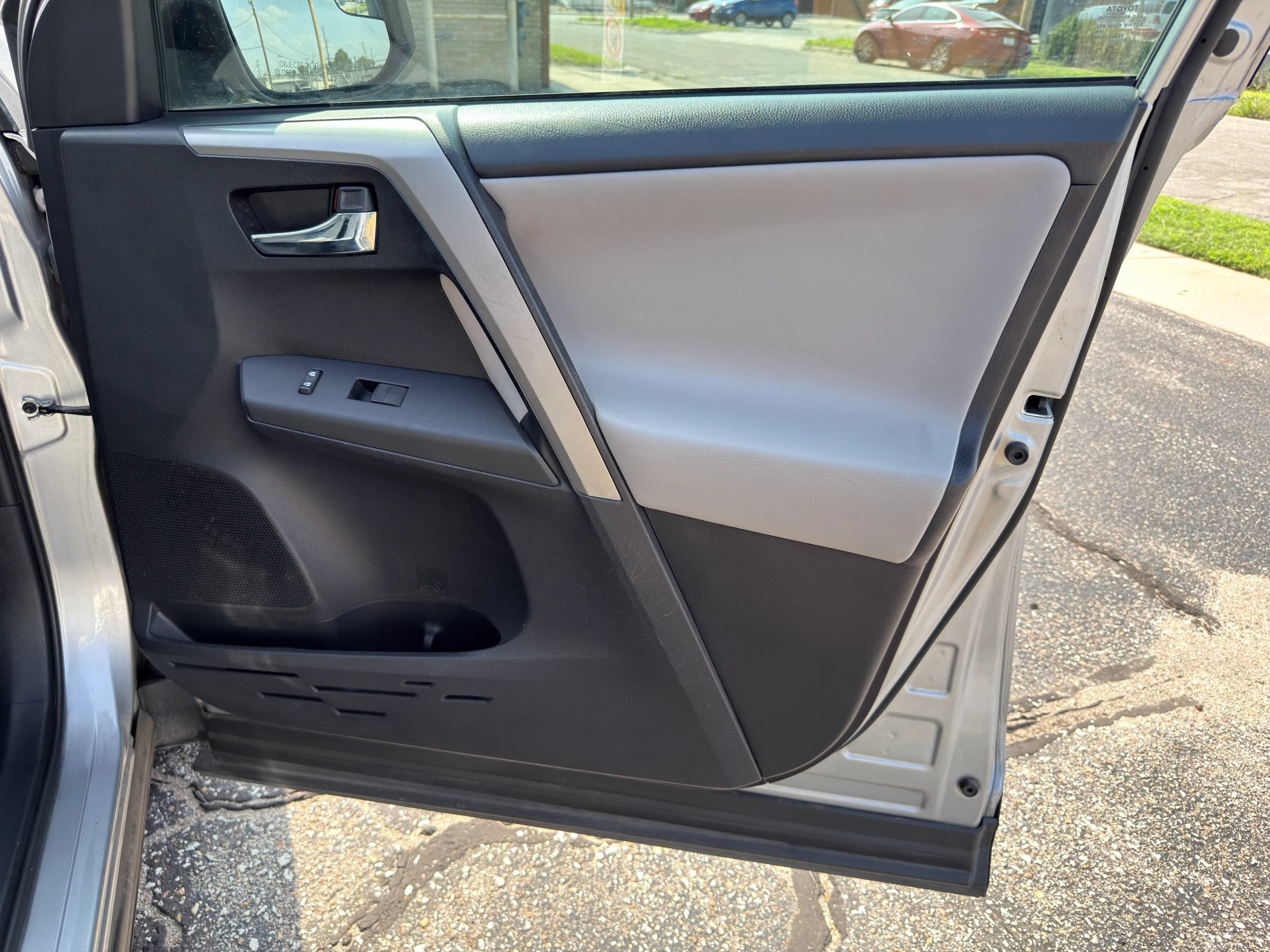 Used 2016 Toyota RAV4 XLE FWD image 32