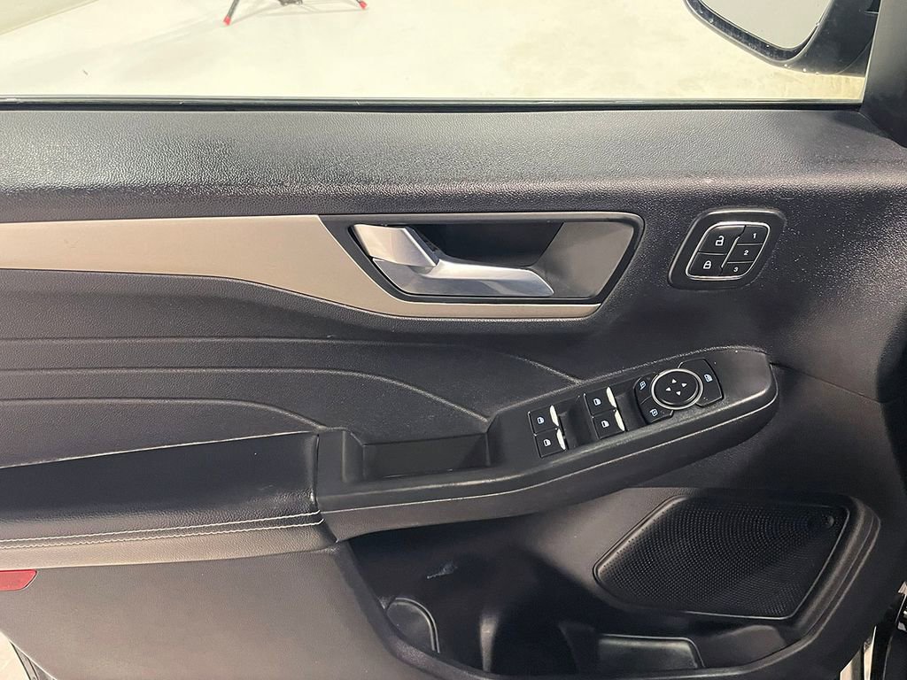 Used 2022 Ford Escape SEL w/ Technology Package image 19