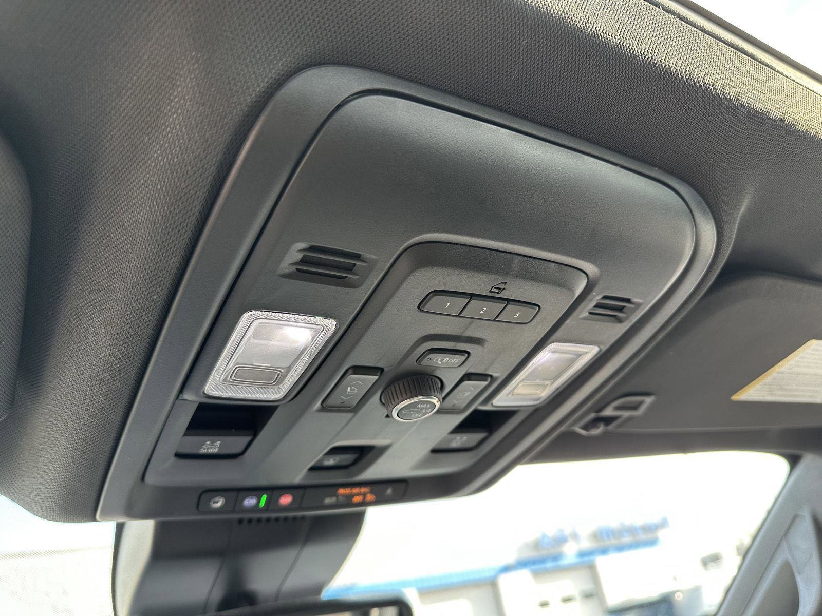 Used 2024 Chevrolet Tahoe Z71 w/ Luxury Package image 31