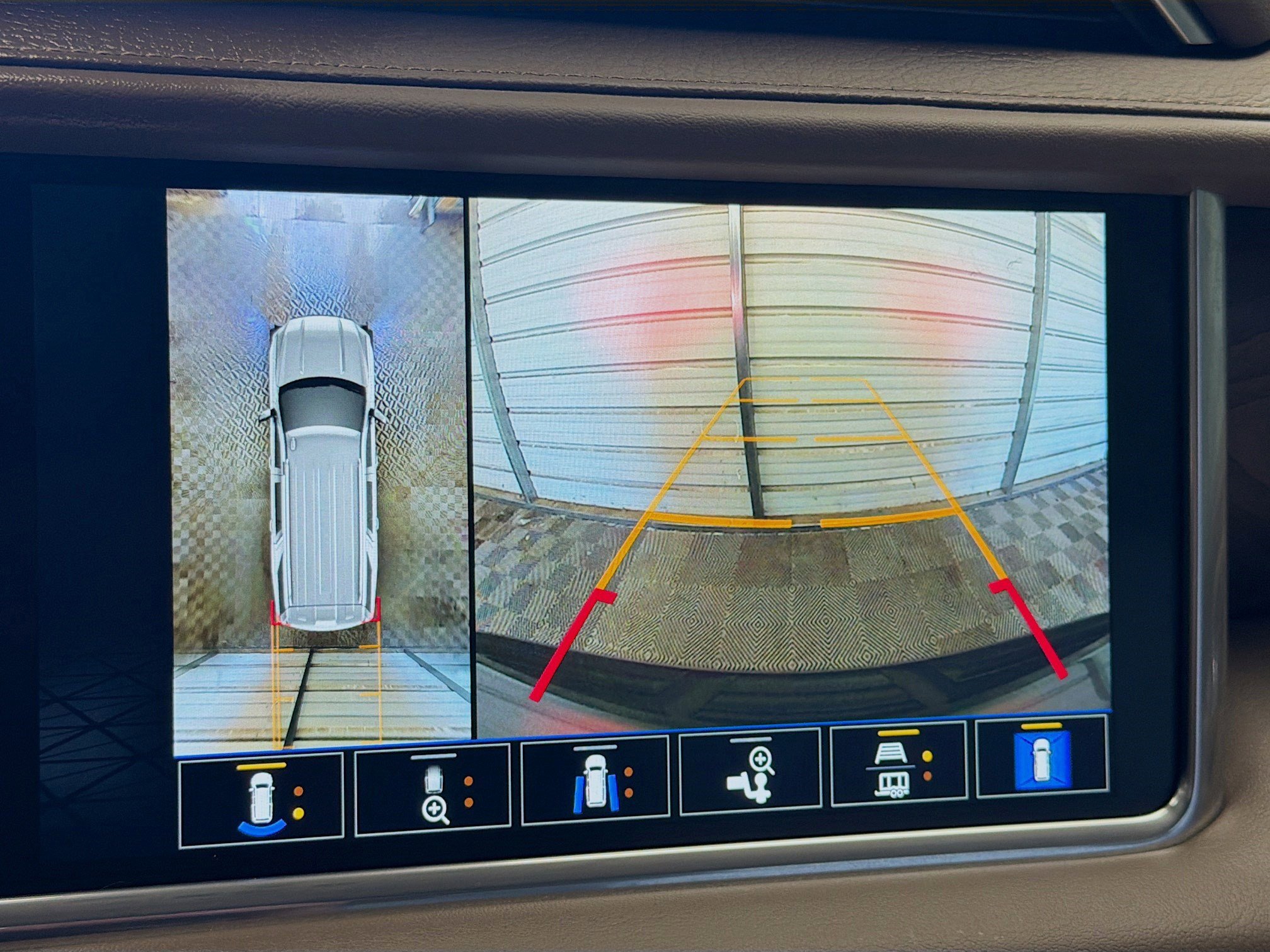 Used 2023 GMC Yukon Denali RWD image 16