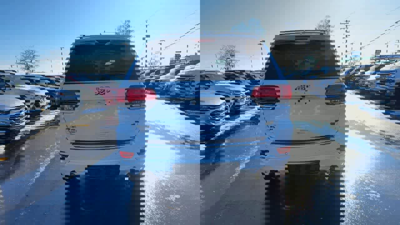 Used 2017 Jeep Grand Cherokee Overland image 8