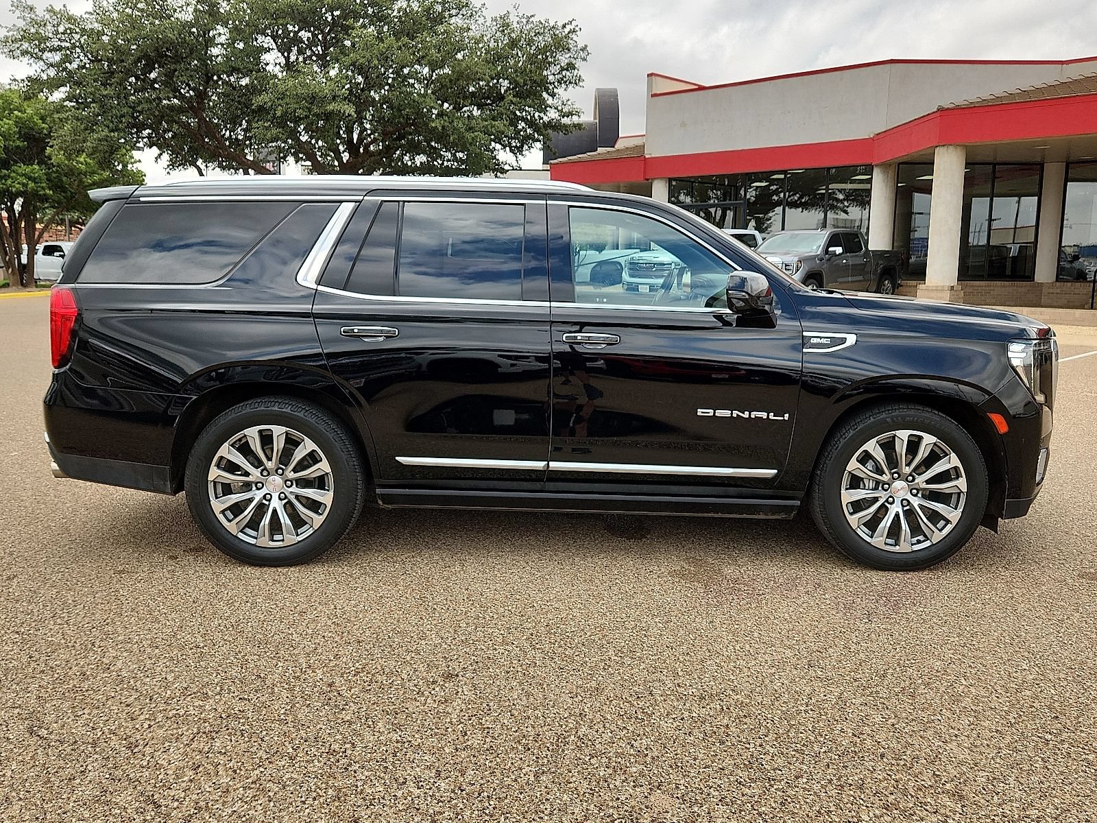 Used 2021 GMC Yukon Denali AWD/4WD image 5