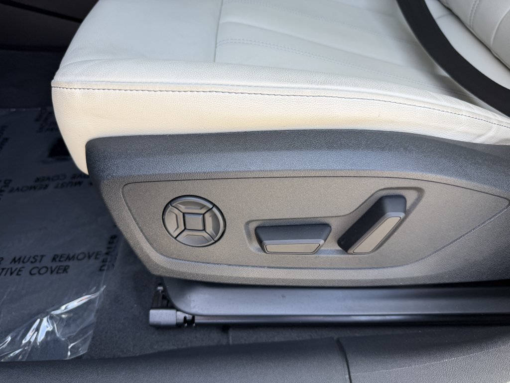 Used 2025 Audi A6 e-tron Premium Plus w/ Premium Plus RWD image 35