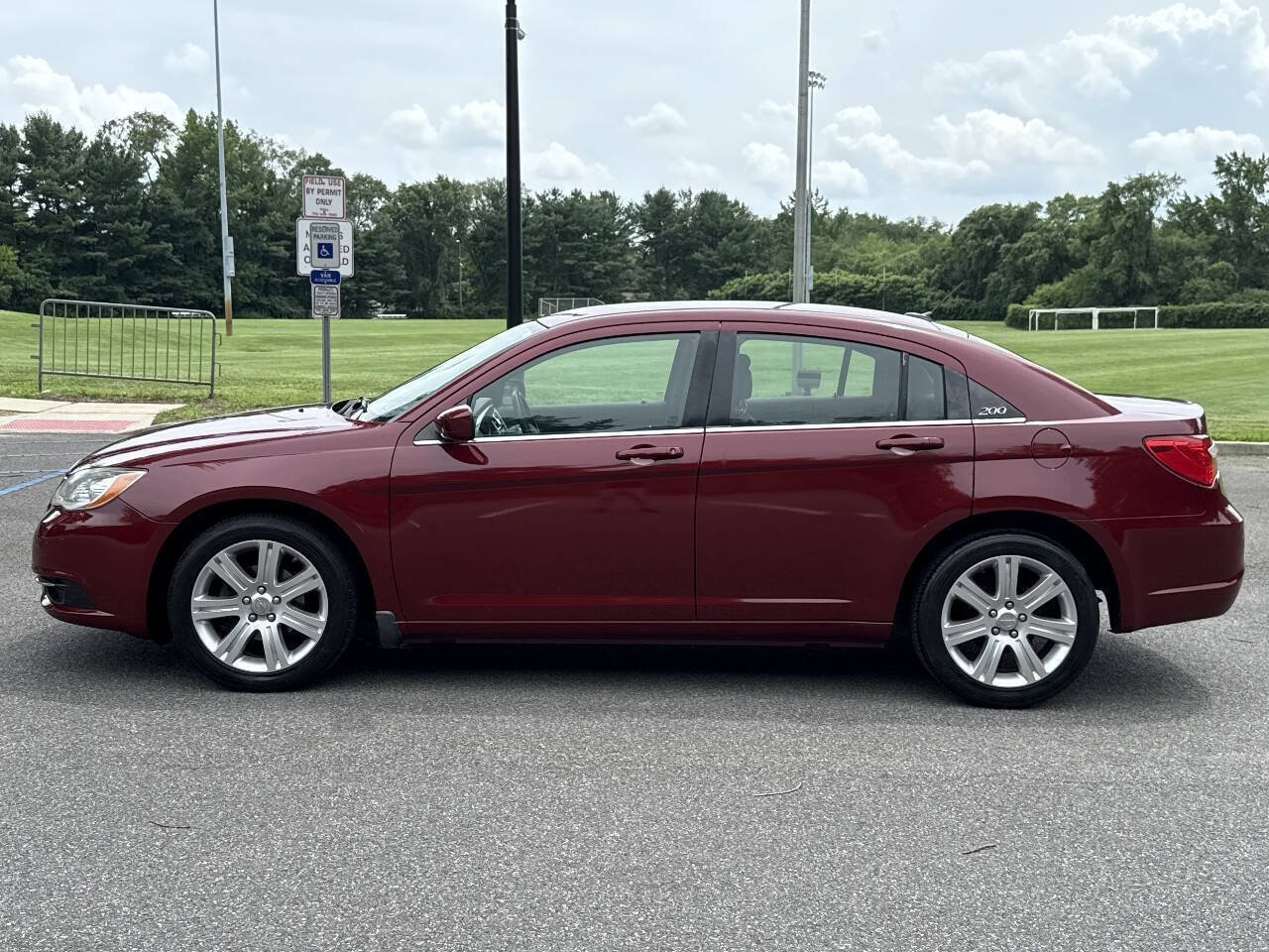 Used 2011 Chrysler 200 Touring FWD image 10